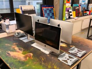 Vandaag 40 stuks op maat gemaakte computerbeugels Inclusief computerslot gemonteerd voor afdeli